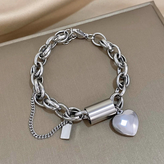Armband met Hartbedel – Goud of Witgoud